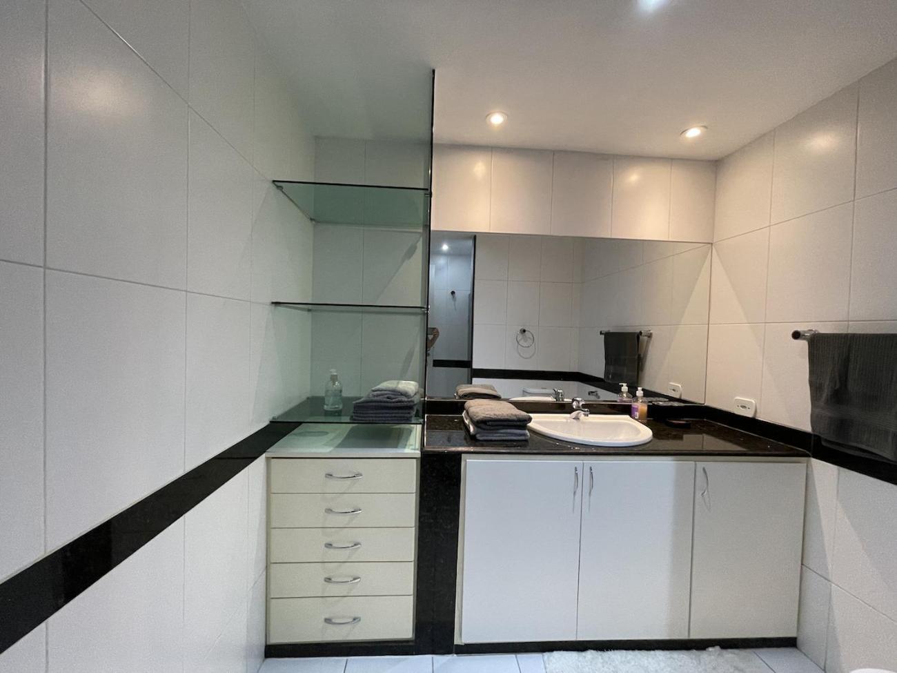 Apartamento Encantador Com Piscina - Besthostrio リオデジャネイロ エクステリア 写真